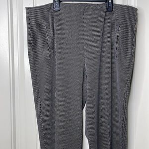 Sale! 🎄🎄Chico’s Black and White Pants Size XL